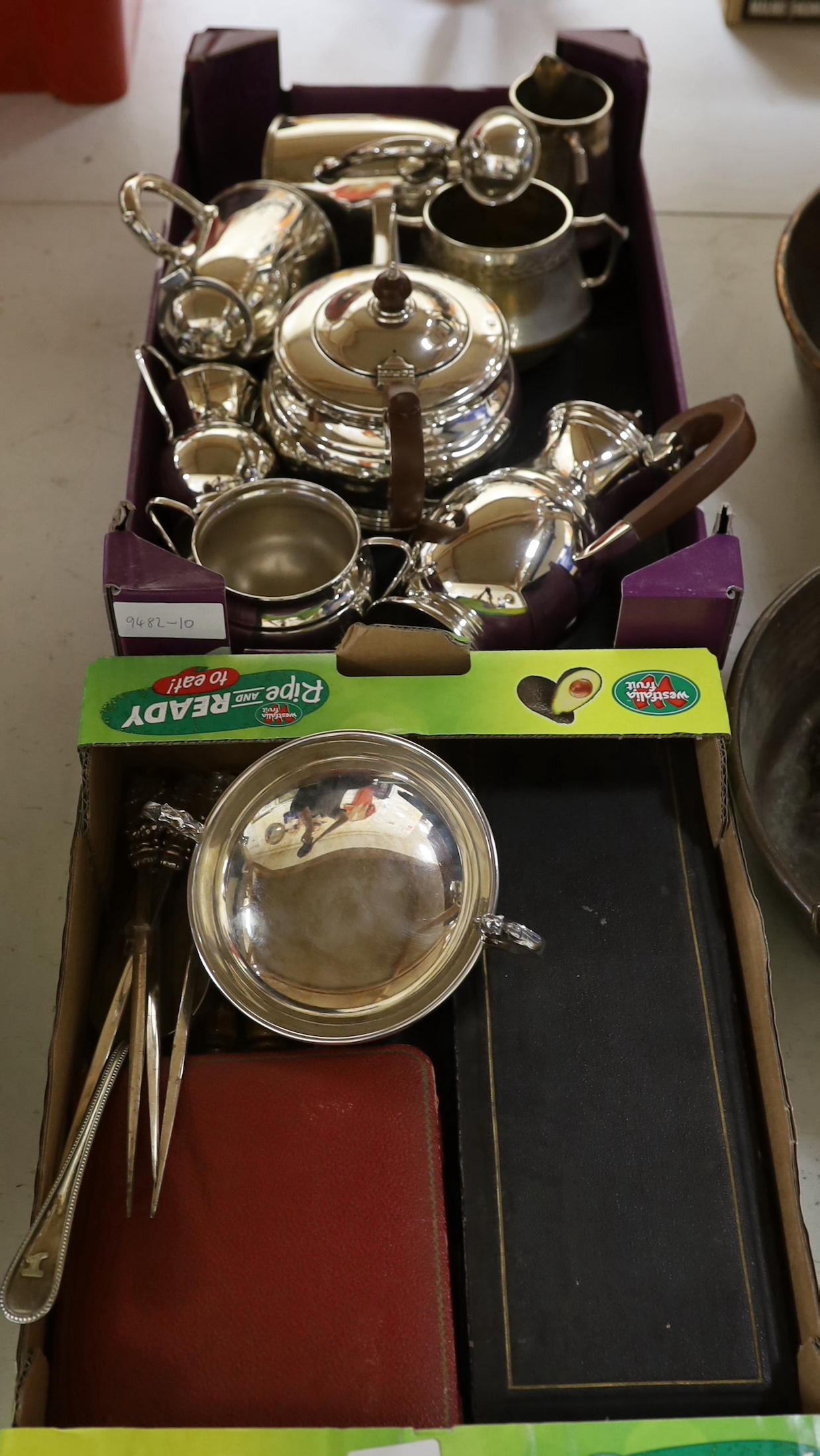 A quantity of silver plated tea wares